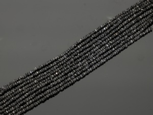 Diament czarny bryłka ~2x2,5mm [~19cm]